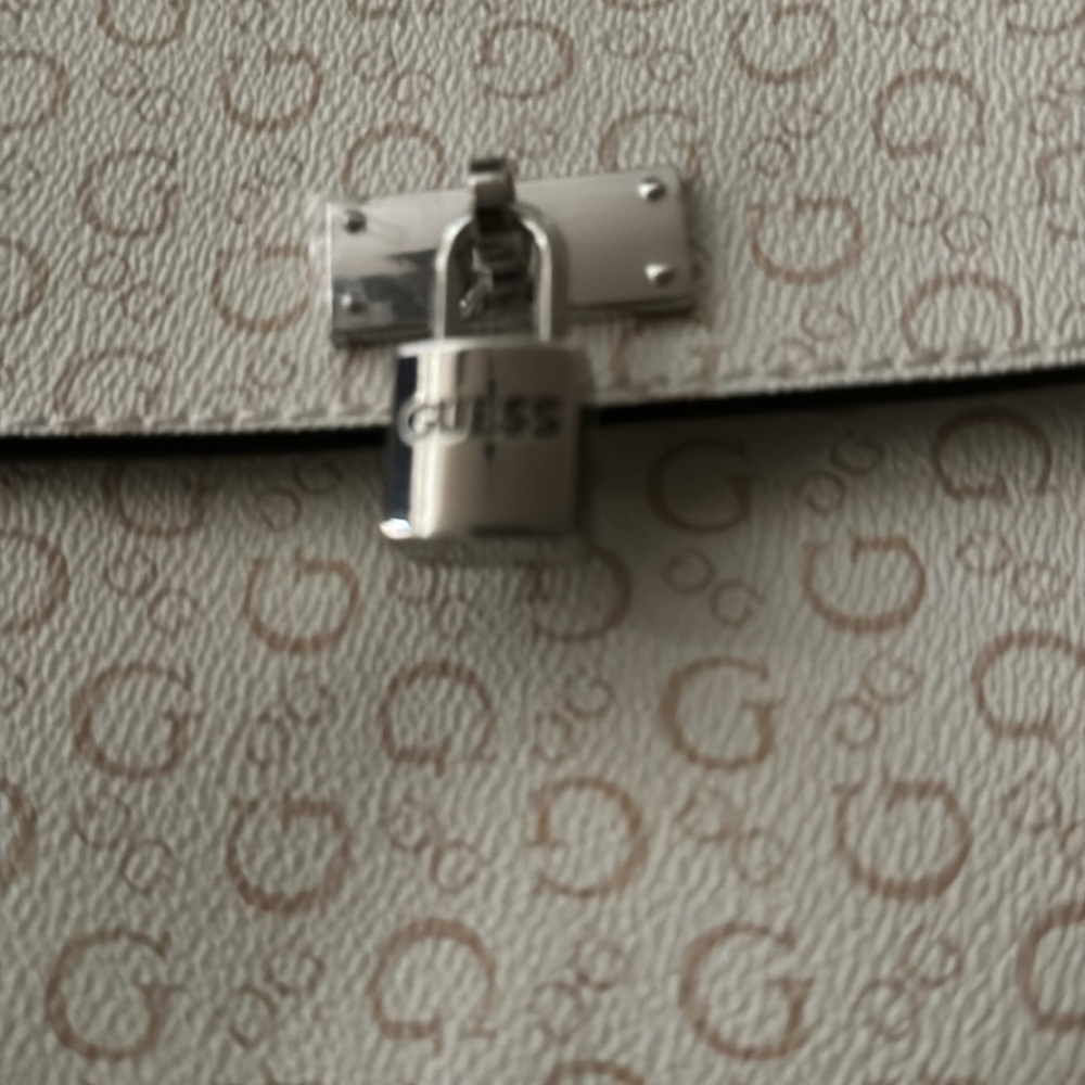 Beautiful GUESS purse - Picture 2 of 5